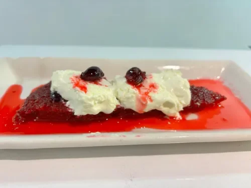 Vişneli Kaymaklı Ekmek Kadayıfı