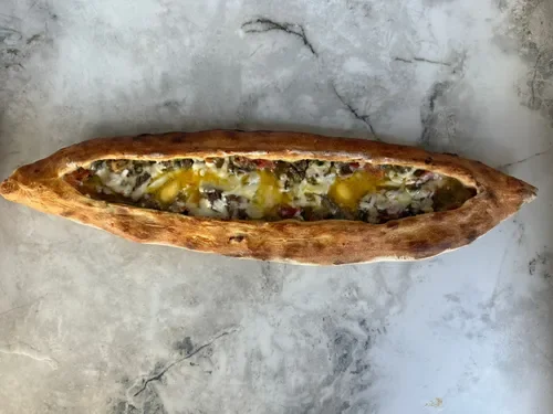 Kıymalı Kaşarlı Pide (Uzun)