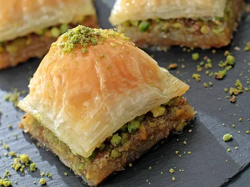 Fıstıklı Özel Kare Baklava (1 kg)