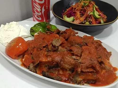 Dana Et Yaprak İskender Kebap menü