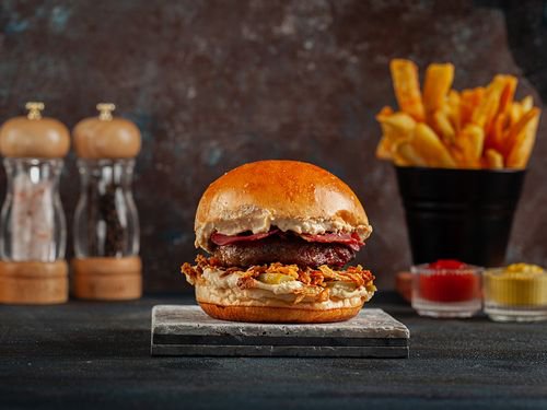 Dana Pastramy Burger