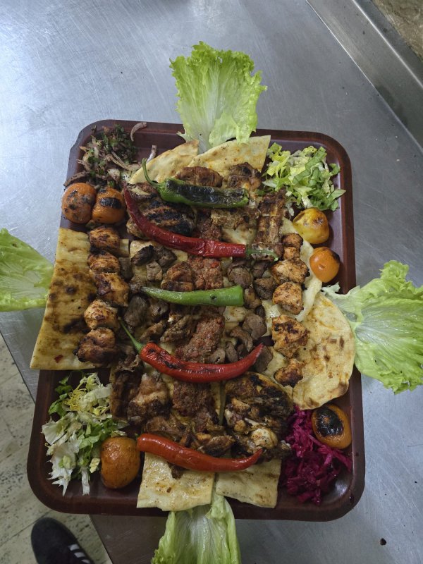 Karşık Izgara + Salata + Yeşillik