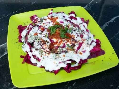 Yoğurtlu Mor Lahana Salatası