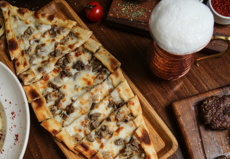 Kavurmalı Kaşarlı Pide