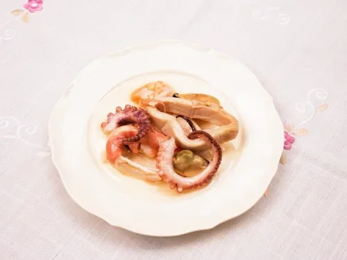 Deniz Ürünleri Salatası (100 g)
