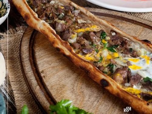 Kavurmalı Yumurtalı Pide