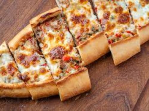 Kuşbaşılı Kaşarlı Pide