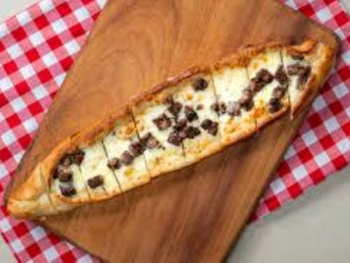 Kavurmalı Kaşarlı Pide