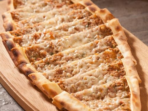 Kıymalı Kaşarlı Pide