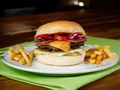 Cheeseburger (100 g)