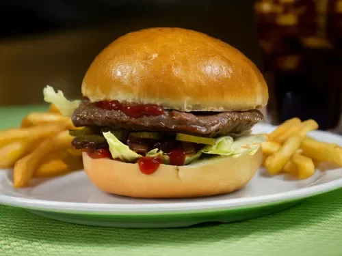Acılı Burger (100 g)