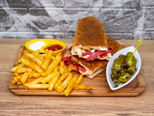 Anacık Babacık Usulü Tost