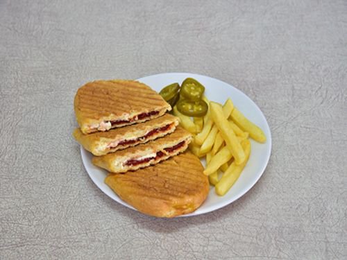 Beyaz Peynirli Sucuklu Tost