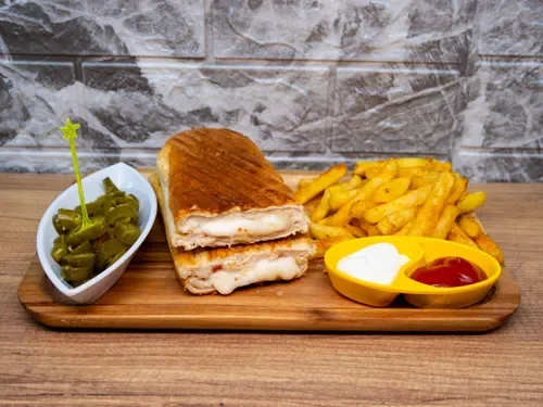 Kaşarlı Yumurtalı Tost