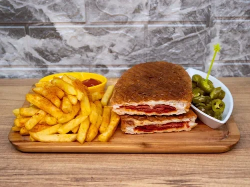 Sucuklu Tost