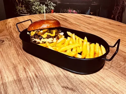 Cheeseburger Menü (130 g)
