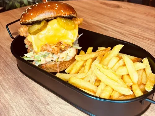 Cajun Baharatlı Tavuk Burger Menü (120 g)