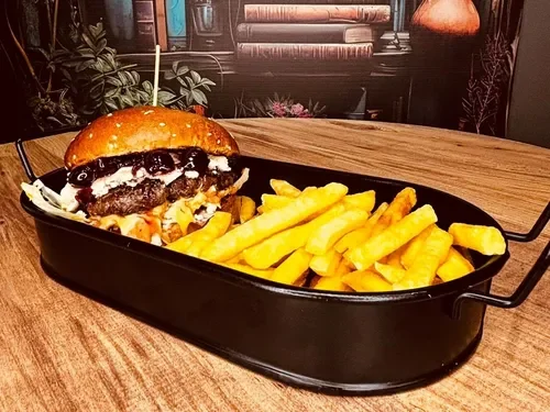 Cherry Burger Menü (130 g)