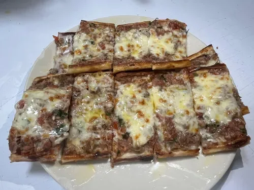 Kuşbaşılı Kaşarlı Pide