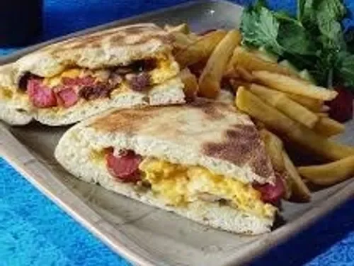 Yumurtalı Karışık Bazlama Tost