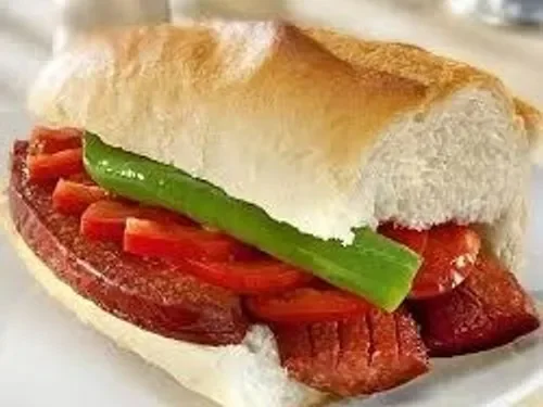 Yarım Ekmek Arası Sucuk