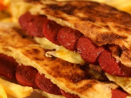 Sucuklu Bazlama Tost