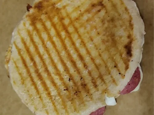 Sucuklu Yumurtalı Bazlama Tost