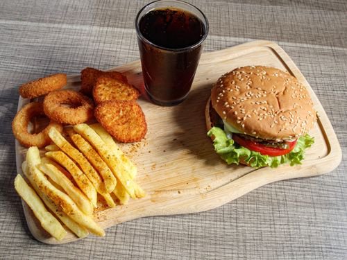Mola Burger & Atıştırma Tabağı Menü