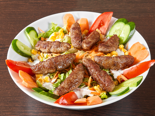 Köfteli Salata