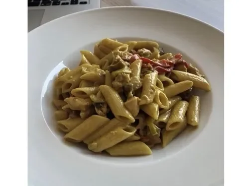 Köri Soslu Tavuklu Makarna (250 g)