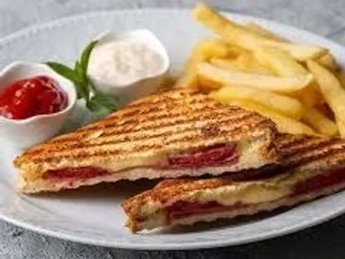 Sucuklu & Kaşarlı Tost