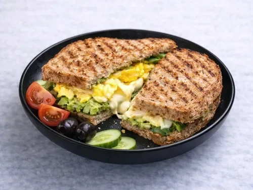 Avokadolu Yumurtalı Tam Buğday Tost