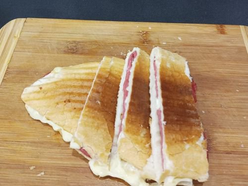 Tam Ekmek Kavurmalı Karışık Tost (Eko)