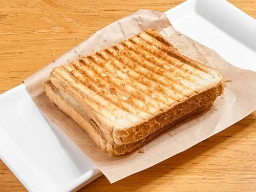 Ayvalık Ekmeğine Karışık Tost