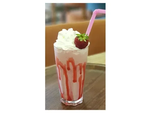 Çilekli Milkshake (400 ml)
