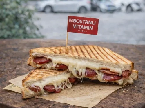 Jambonlu Sucuklu Kaşarlı Tost Menü