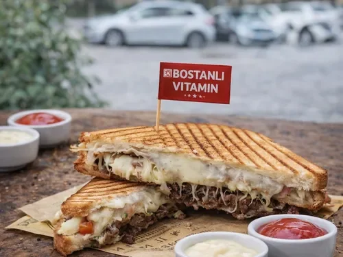 Kavurma Kaşarlı Tost Menü