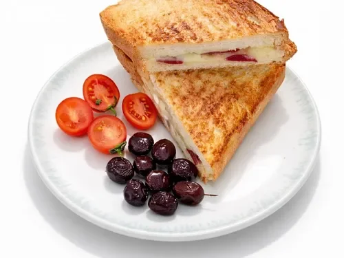 Ayvalık Ekmeğine Karışık Tost