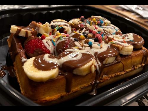 Beyaz Çikolatalı Muzlu & Çilekli Waffle (2 Kişilik)