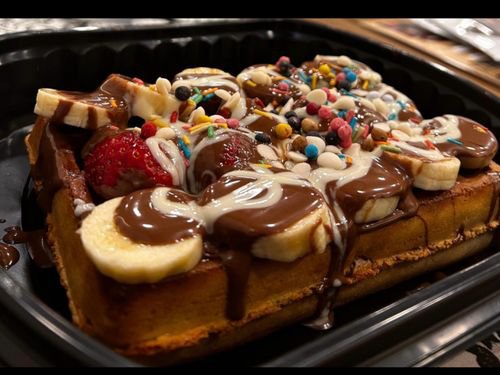 Sütlü Çikolatalı Muzlu & Çilekli Waffle (2 Kişilik)