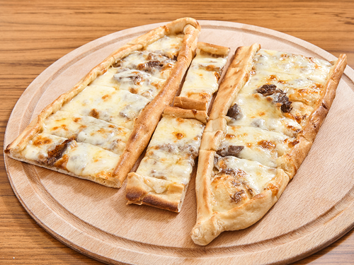 Kavurmalı Kaşarlı Pide