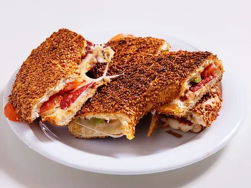 Kaşarlı Sucuklu Simit Tost