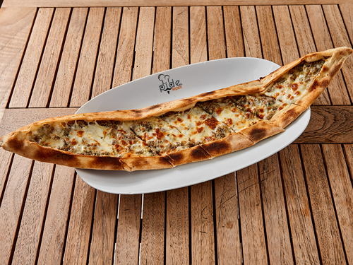 Kıymalı Kaşarlı Pide
