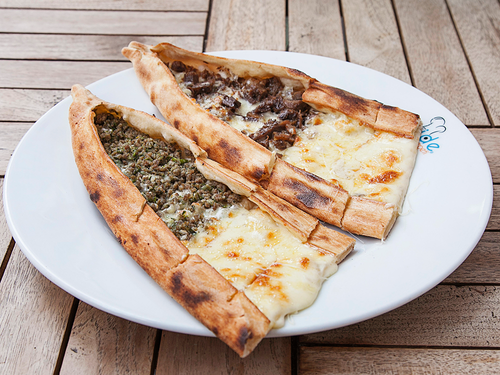 Üçlü Çeşni Pide