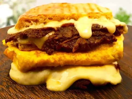 Yumurtalı Kavurmalı Tost