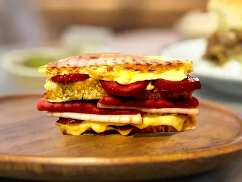 Baz Sucuk & Jambon & Fümeli Tost 