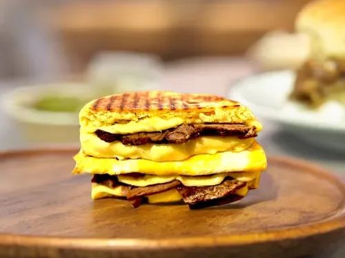 Baz Kavurmalı Tost (Anadolu Ateşi)