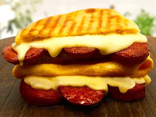 Yumurtalı Sucuklu Tost