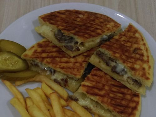 Kavurmalı Bazlama Tost
