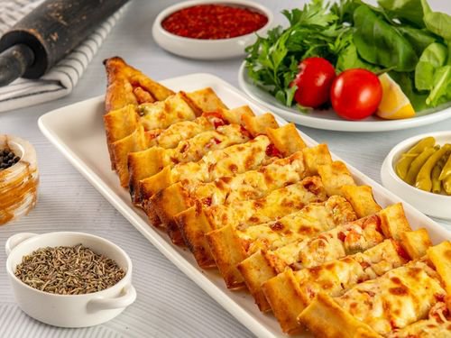 Tavuk Kaşarlı Pide